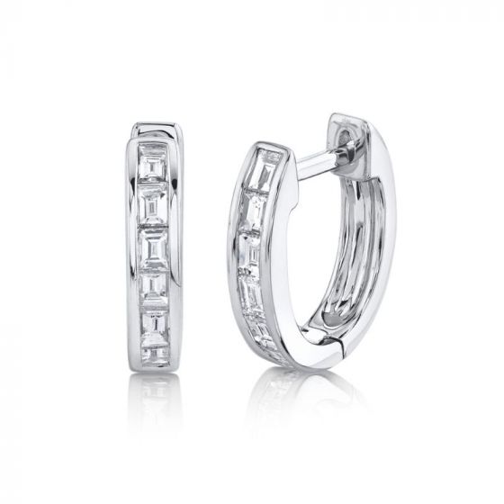 Shy Creation Huggie Earrings