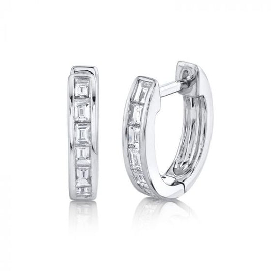 Shy Creation Huggie Earrings