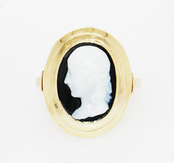 Estate 14K Yellow Gold Black White Cameo Ring