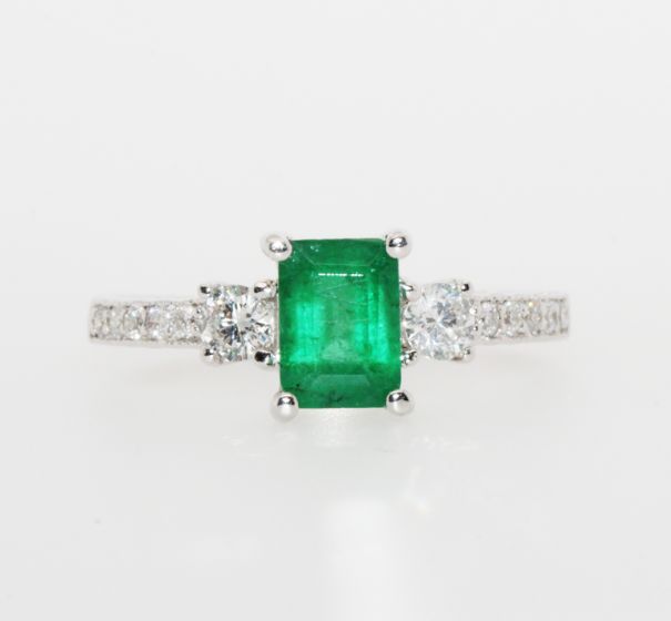 14K White Gold Emerald Cut Emerald Diamond Ring