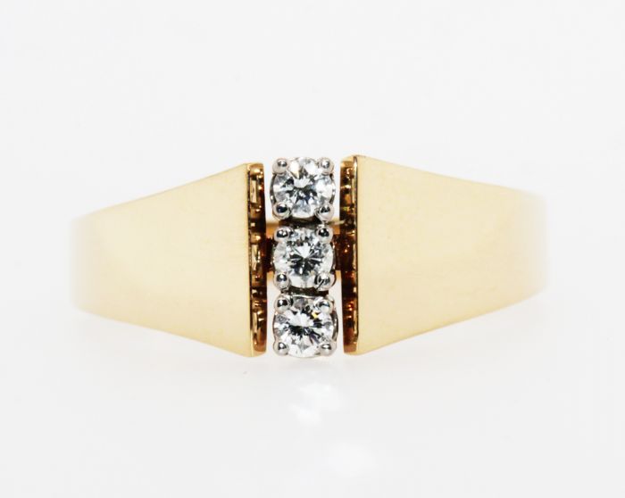Estate 18K Yellow Gold Tapered Diamond Ring